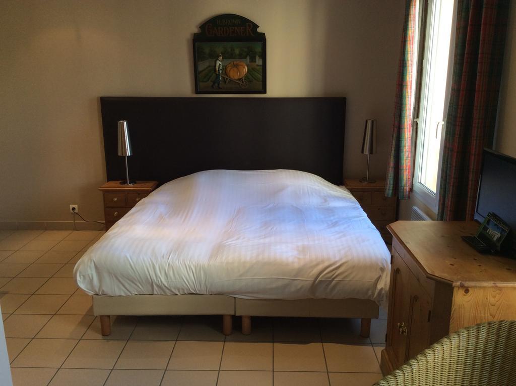 Residence Hotel Les Ducs De Chevreuse Avec Hebergement, Repas & Pdj, Seminaire, Bureau & Parking Rom bilde